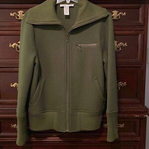 Jones New York Olive Green Zip-Up jacket
Size— Medium
